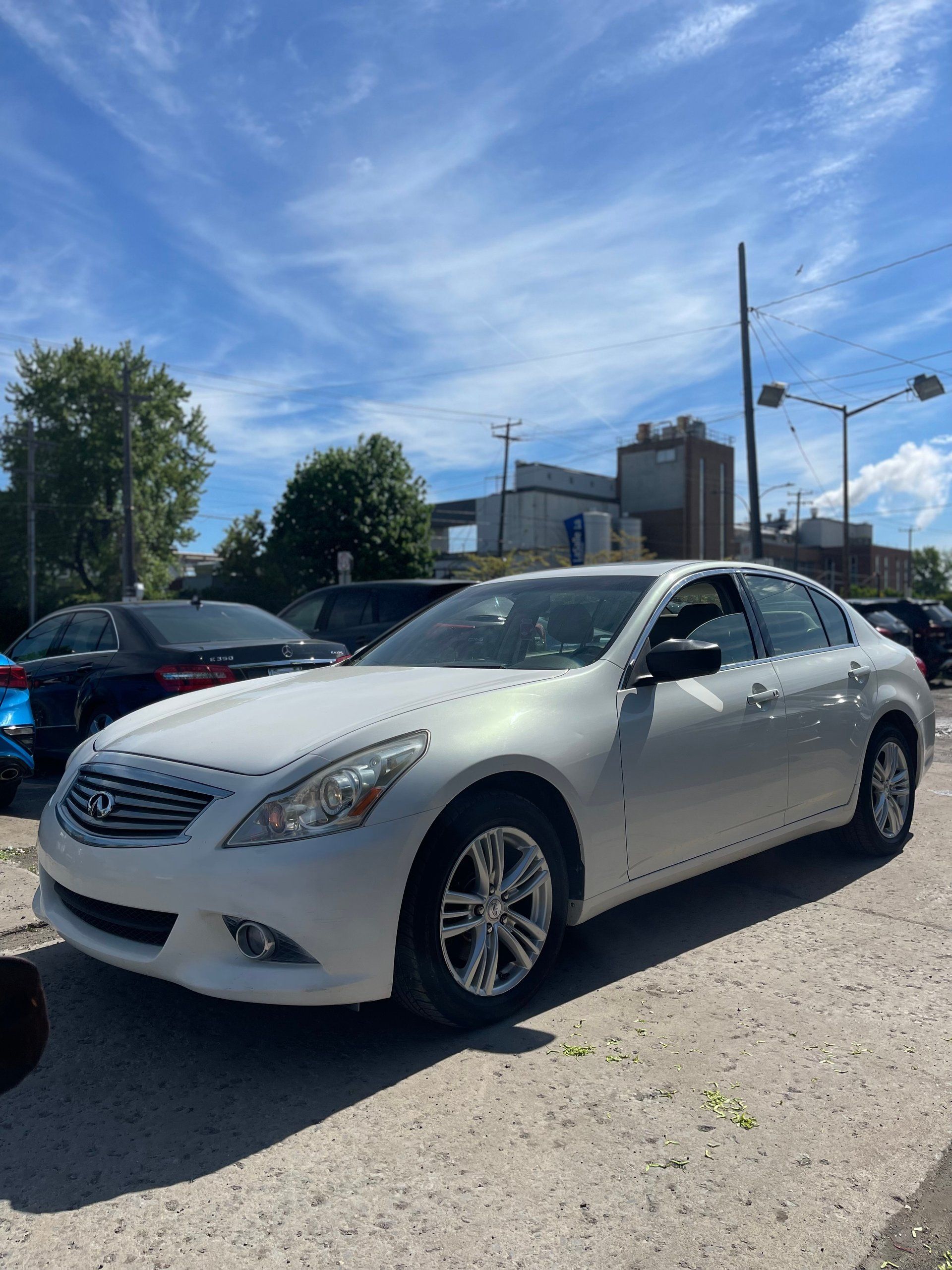 INFINITI G25x 2011 - Image 1